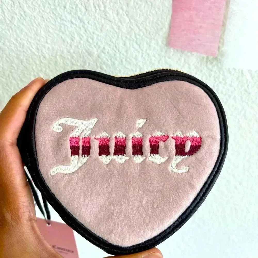 Juicy Couture Wallet RETRO VIBE HEART ZIP AROUND